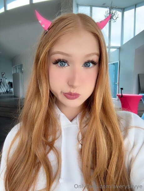 Averyskyye nude model photo