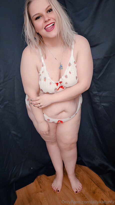 Allykatonly model beautiful img