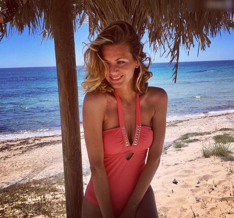 Ella Endlich model adult img