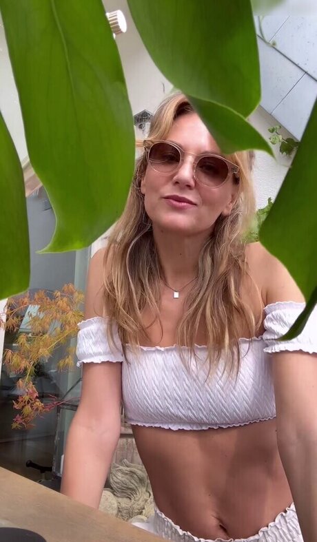 Ella Endlich exclusive star galleries