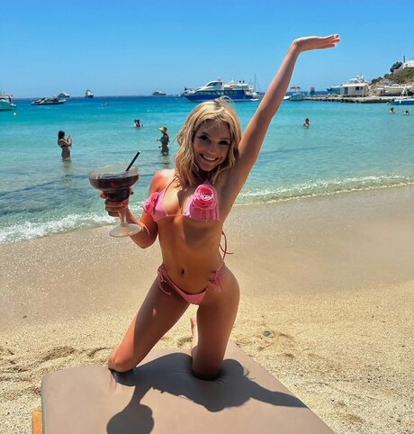 Sexy Cheerleaders nudes actress picture