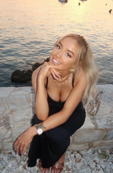 Brynhildurgunnlaugs nudes model galleries