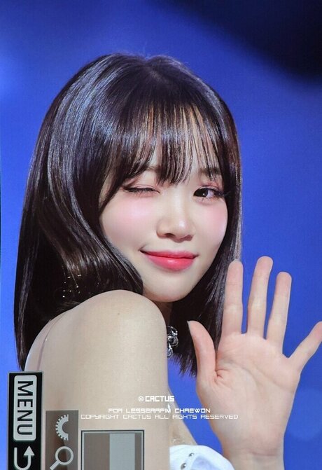 Kim Chaewon hot star photo