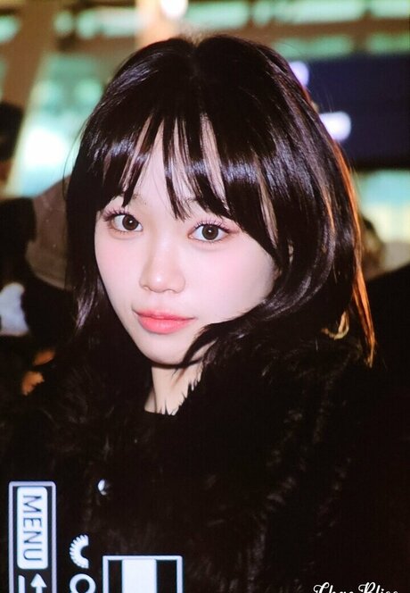 Kim Chaewon model naked image