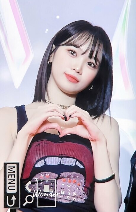 Kim Chaewon model hd pics