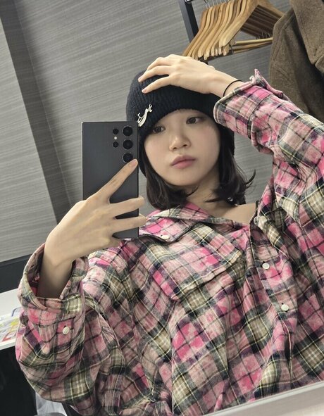 Kim Chaewon star sexy images