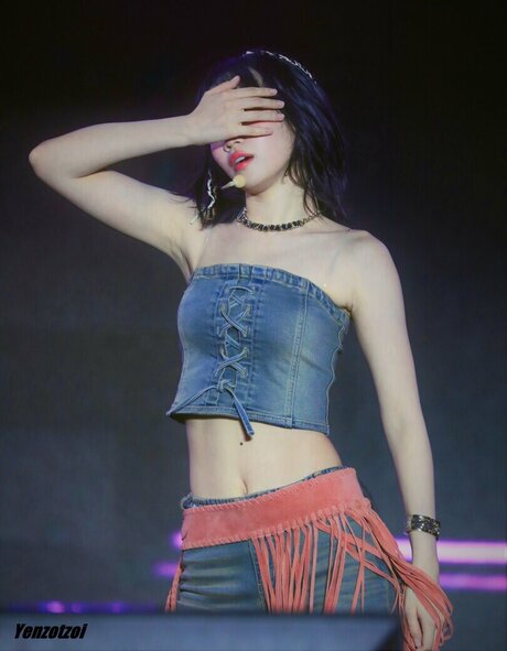 Kim Chaewon star naked pics