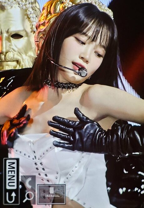 Kim Chaewon art model archive