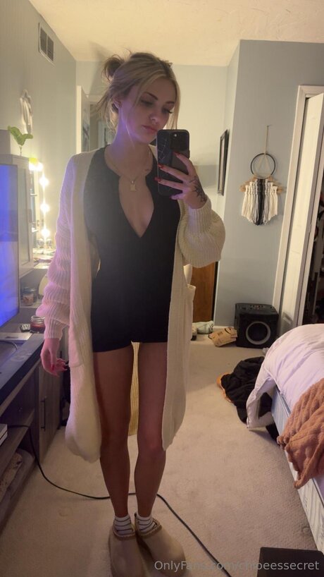 chloeessecret model high quality image