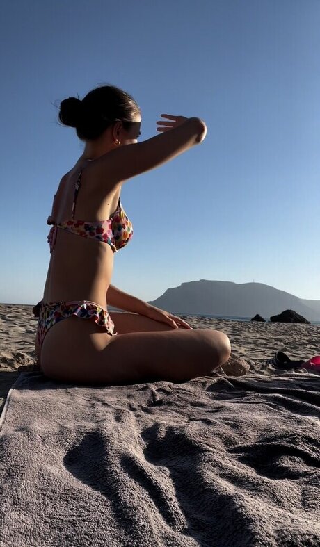 Lara Marie Kremer hot actress pics