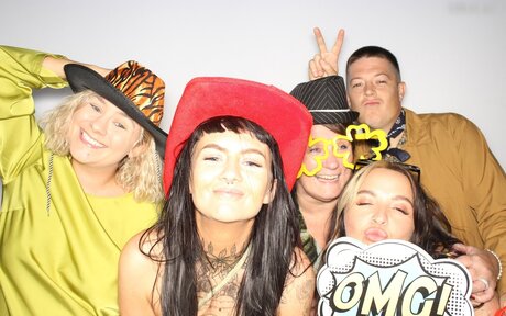 Photobox Flashes pornographic model galleries