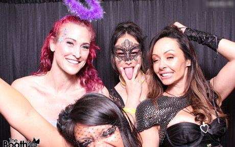 Photobox Flashes pornstar naked photo