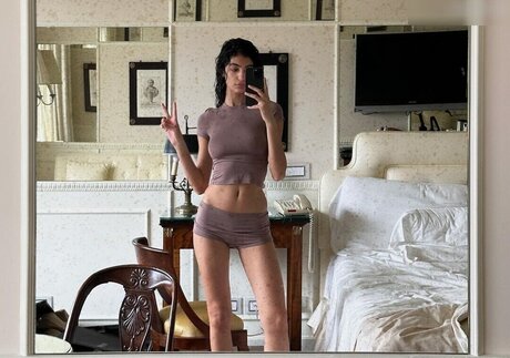 Soulin Omar model pornographic picture