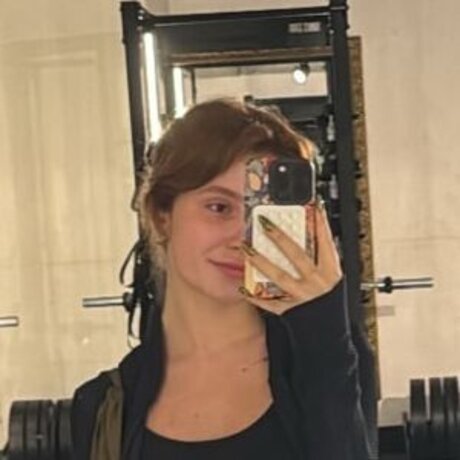 Liv Resenhas nude model pic