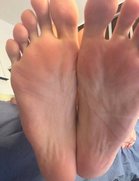 lickandysoles model beautiful img