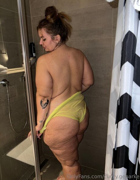 Geparrke sexy model pics