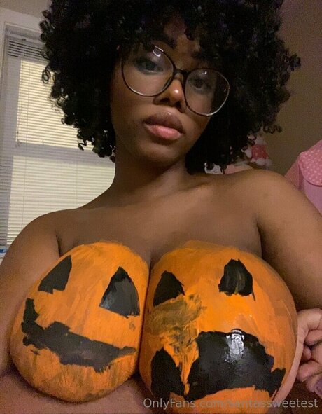 SantasSweetest nudes model images