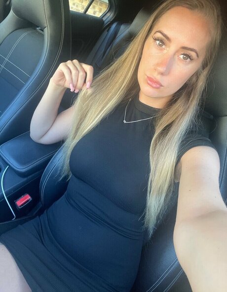 onlychlo3 exclusive model photos