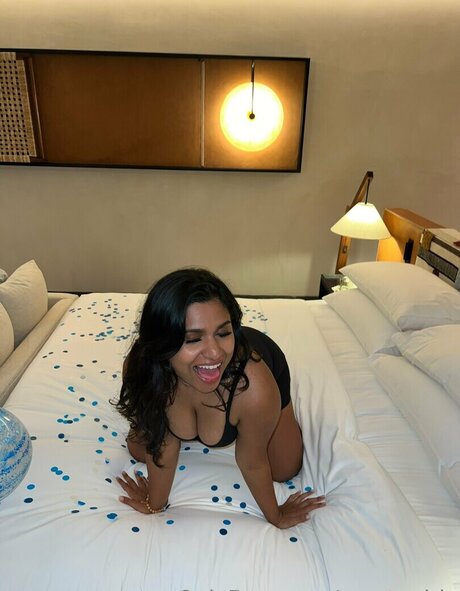 tiny onlyfans top img