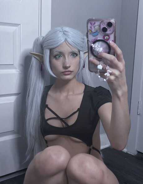 selkiewoah nude actress pic