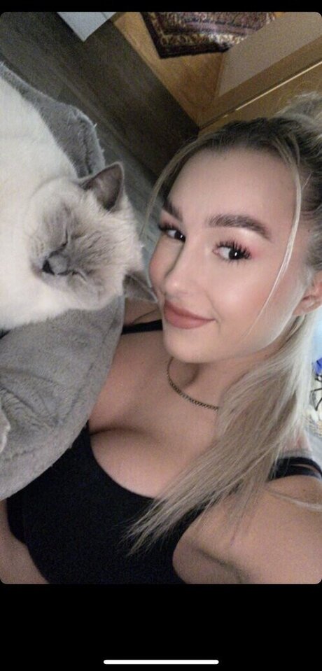 Maryyhx model free pictures