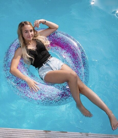 Maryyhx art pornstar pictures