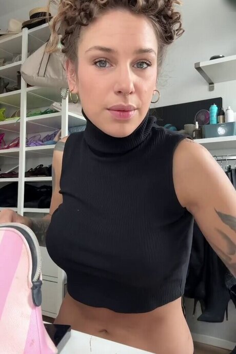 Liza Waschke naked pornstar photo