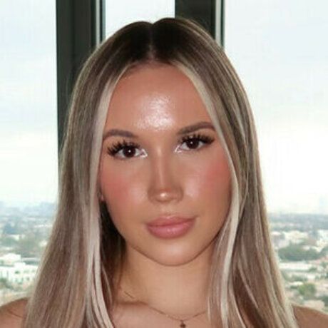 azra lifts model exclusive picture