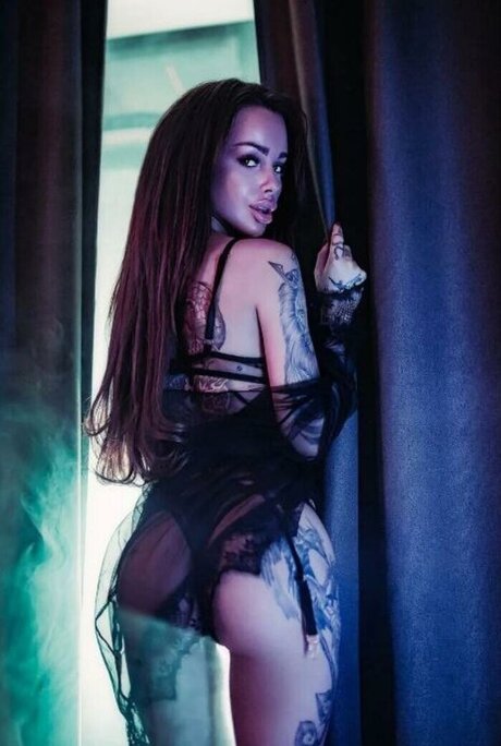 Suzanitta best model photos