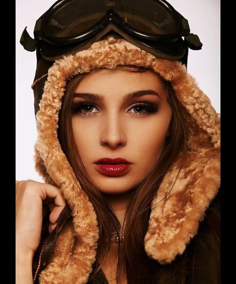 Sam Holly model hot pics