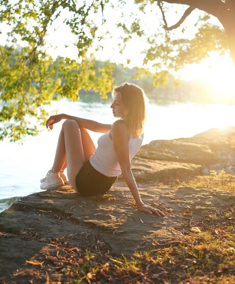 Sam Holly hd actress pic