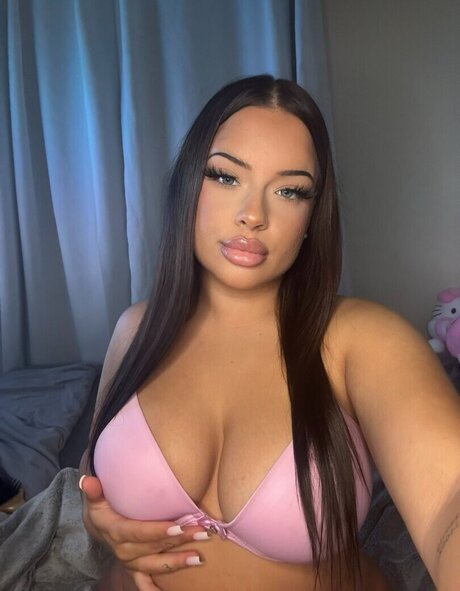 Naughtyoliwia sex model picture