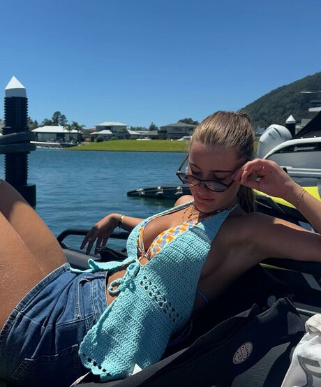 Lauramjj_ art model pics