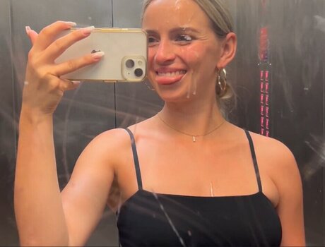 baebaezoe model hot pic