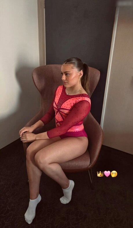 Emma Malewski naked model image