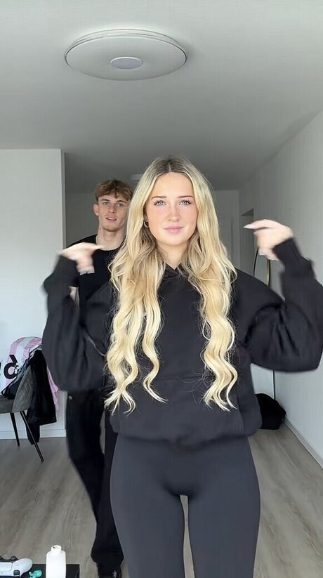 Wieke free model img