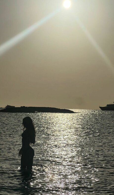 Cecilishtar pornstar naked photo