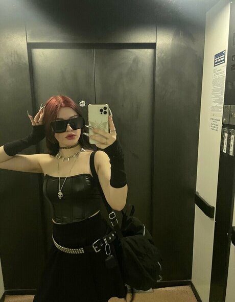 rave girll exclusive model image