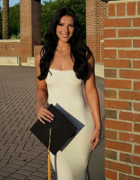 Allison Royalty beautiful model img