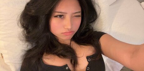 Violetngyn erotic star img