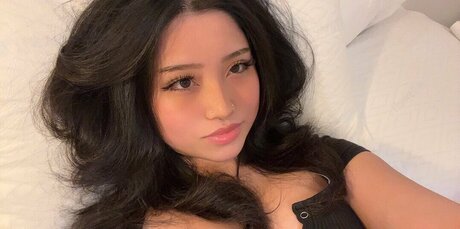 Violetngyn exclusive model img