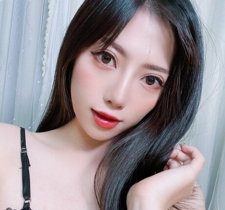 Momo Rose nude actress photos