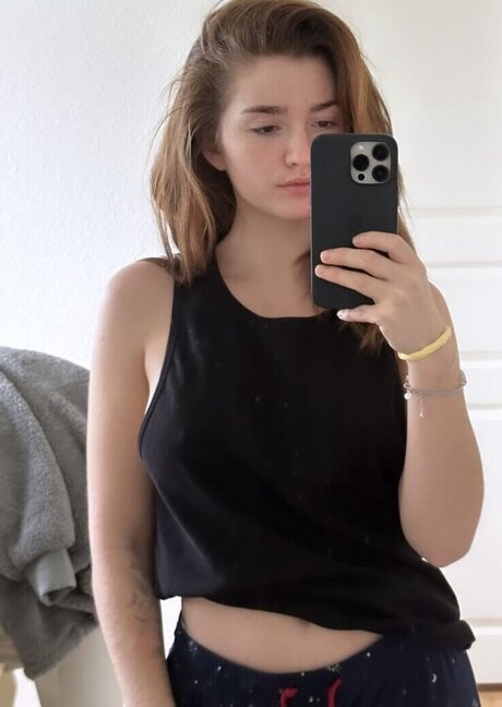 Julia Schulze free model image