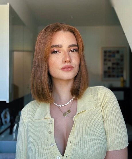 Julia Schulze star pornographic image