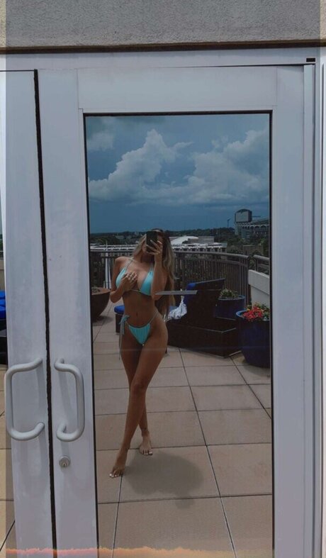 Madeline Hope hadelinemope model art gallery