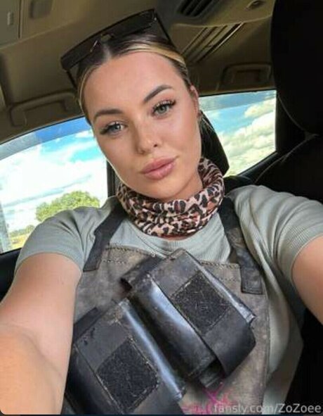 Zoe Nothdurft pretty model img