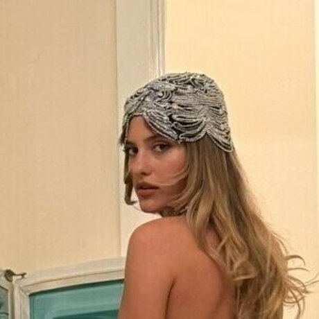 valentiinarose model adult image