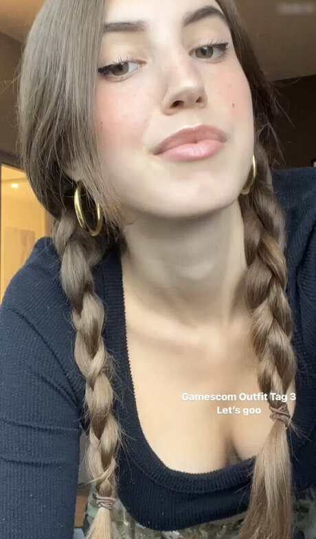 Yonca porn model picture