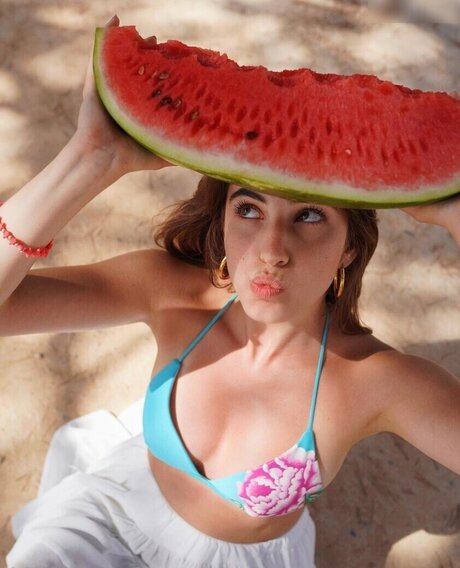 Yonca naked pornstar pictures