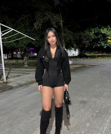 yolllbae free model picture